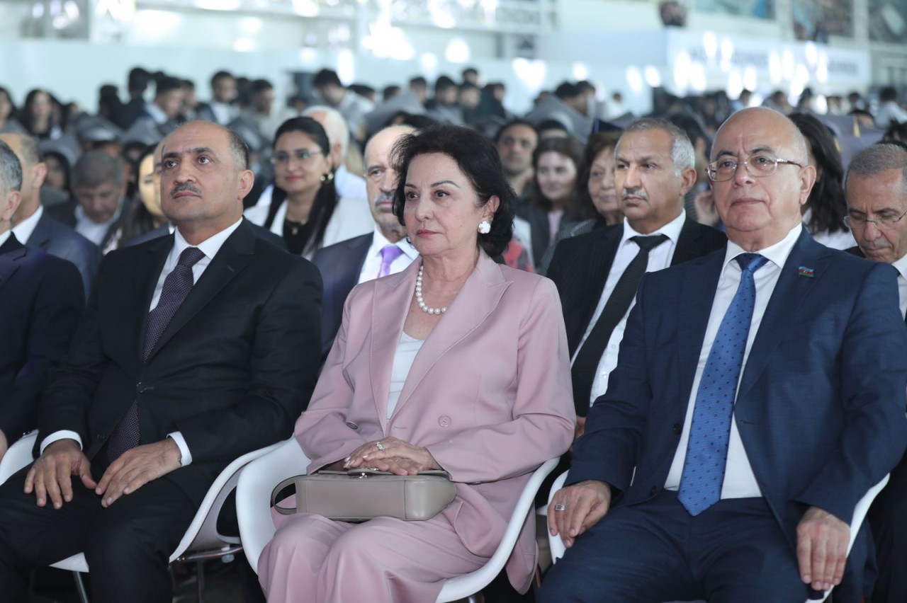 AzMİU-nun yaradılmasının 50-ci ilində təntənəli Məzun Günü - FOTOLAR